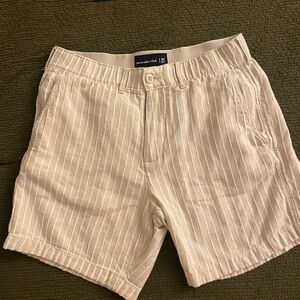 Abercrombie & Fitch 6 inch shorts